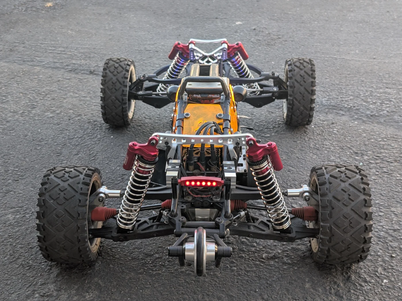 baja_xmaxx_shocks_003.webp