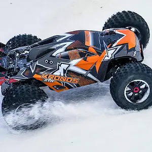 Corally Kronos action in the snow